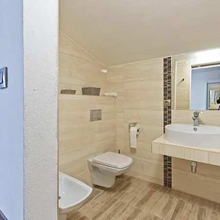 Guest house Av 2*