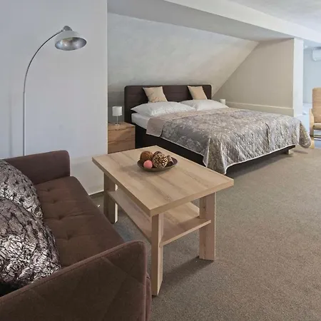 Av Guest house 2*