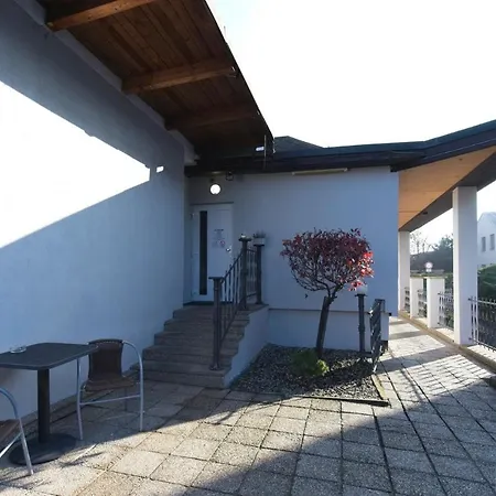 Av Guest house 2*